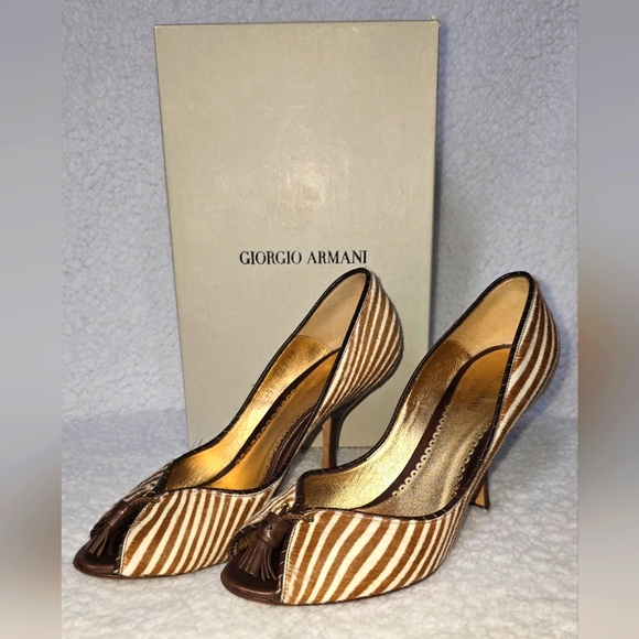 Giorgio Armani Peep Toe Pumps - Picture 2 of 9
